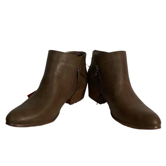 Unionbay women’s brown ankle boots. Zipper on both sides. Size 8.5M NWT - Picture 1 of 8